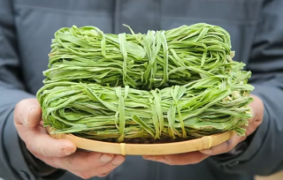 贡菜吃的的时候要焯水吗