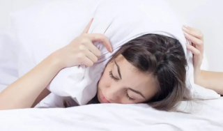 每天睡4个小时属于睡眠不足吗